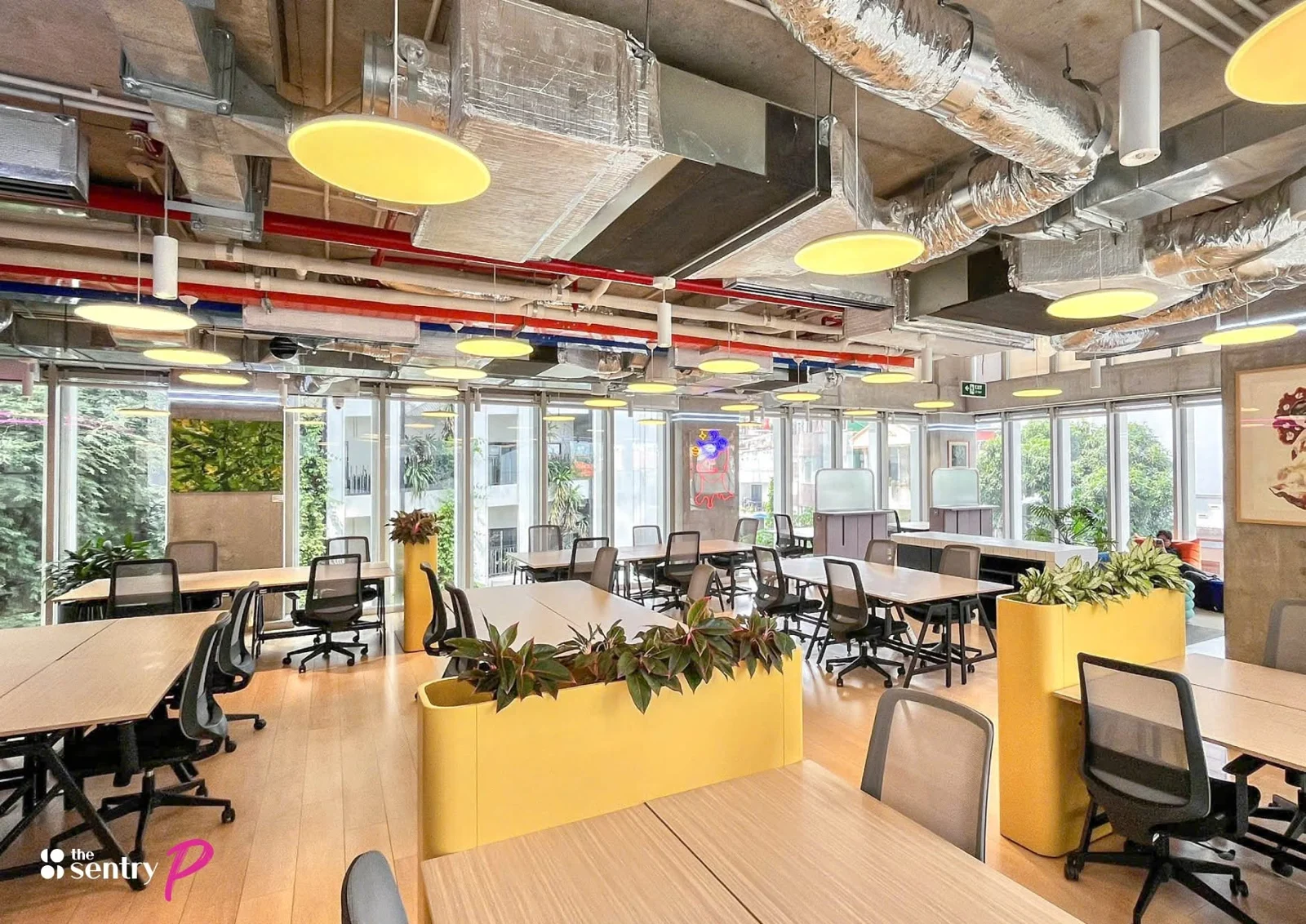 Modern head-office workspace with desks and chairs